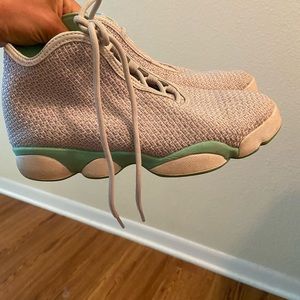 Jordan horizons